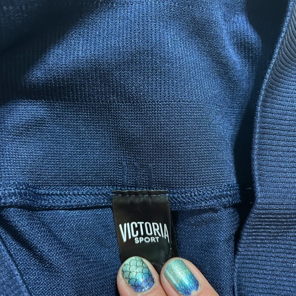 Victoria secret sport Capri leggings with slits in medium - Picture 13 of 15